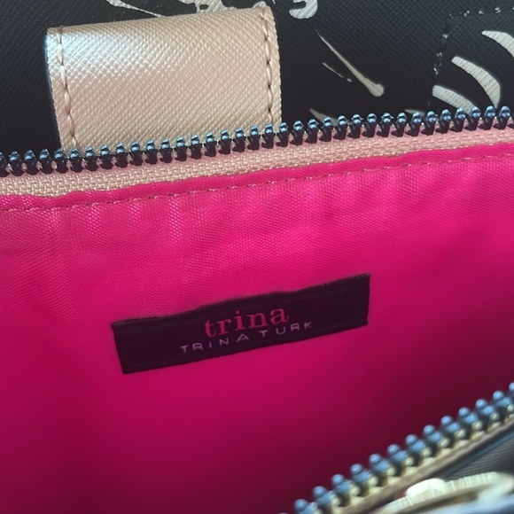 Trina Turk Beige PVC Structured Tote Bag Black White Pink Interior Gold Hardware - Picture 10 of 16